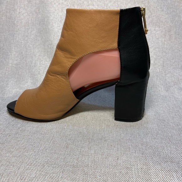 Report Signature Bryanna Tan and Black Cutout Peep Toe Booties. Size 8-8,5. - Picture 6 of 11